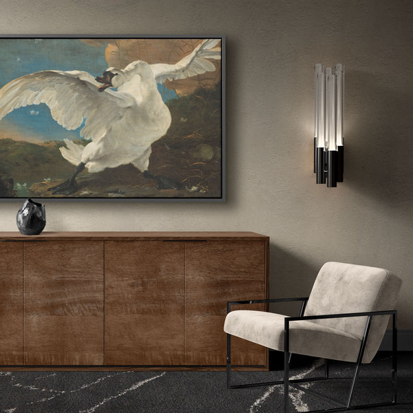 De bedreigde zwaan canvas, hier zie je het zwaan schilderij van Jan Asselijn boven een kast hangen. Het canvas schilderij is voorzien van een baklijst.