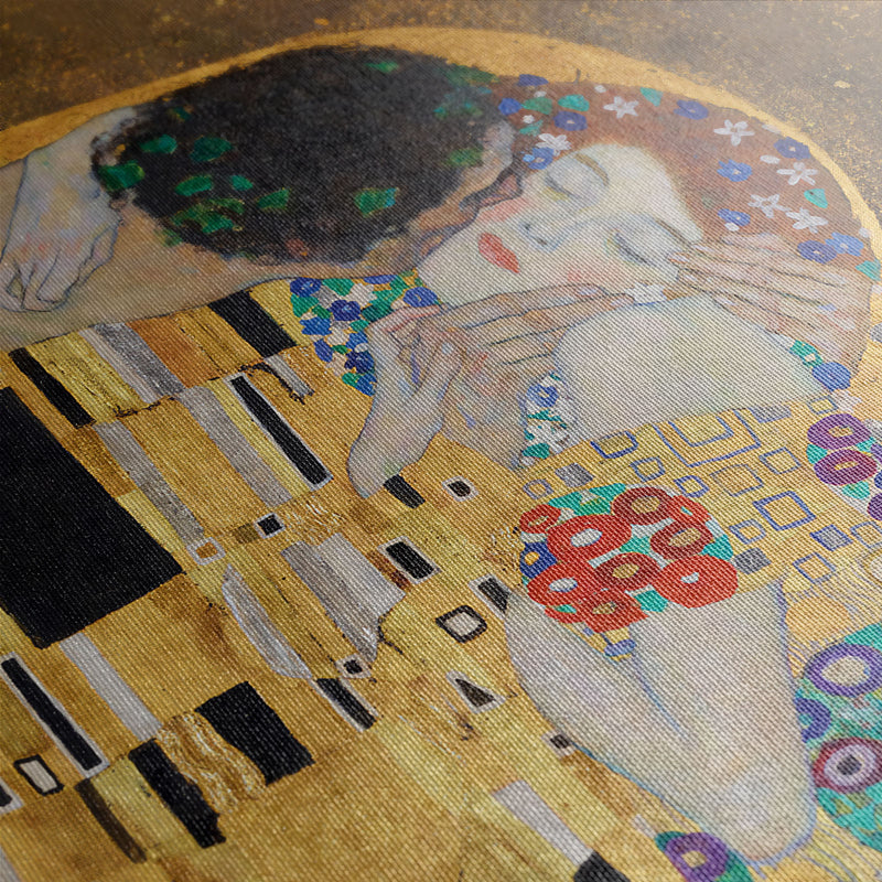 Zo ziet De kus van Gustav Klimt er van dichtbij uit, het canvas schilderij is een modern kunstwerk uit de 20e eeuw.