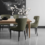 Wanddecoratie in de eetkamer van een Schotse hooglander canvas schilderij boven de eethoek. Twee prachtige koeien op canvasdoek in zwart wit. Deze maatwerk wanddecoratie van contour design van Schotse hooglanders is maatwerk