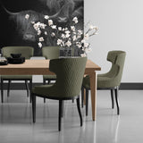 In de eetkamer staat deze Schotse hooglander wanddecoratie van geborsteld aluminium ook erg mooi. Hier hangt het boven de eettafel tegen een witte muur. Hierdoor contrasteert het schilderij van Kontoer erg mooi met de wand.