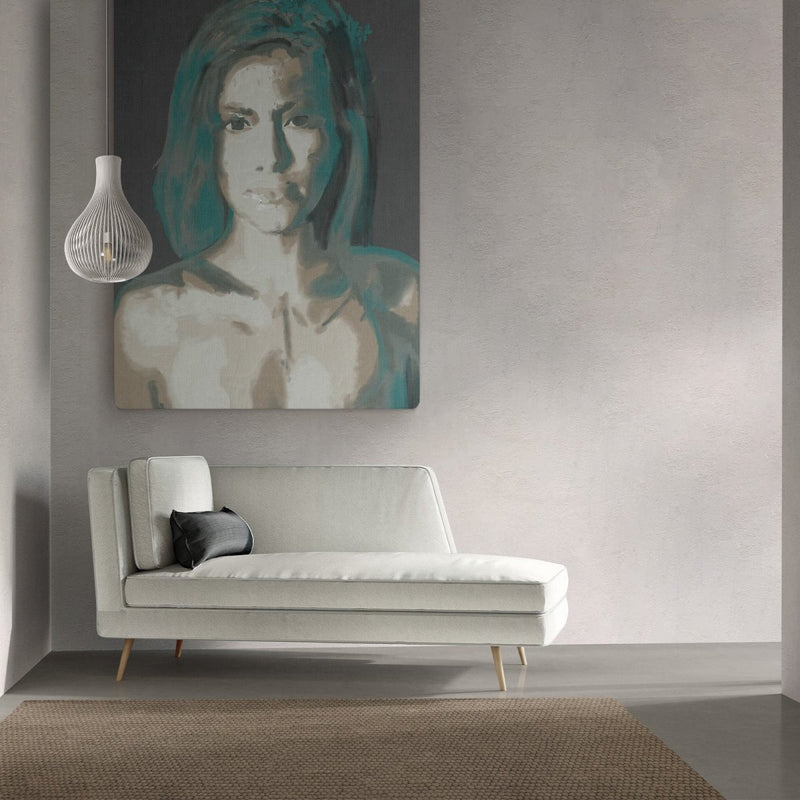 Naakt schilderij van een vrouw op canvas schilderij aan een witte muur. De erotische kunst toont een naakte dame 