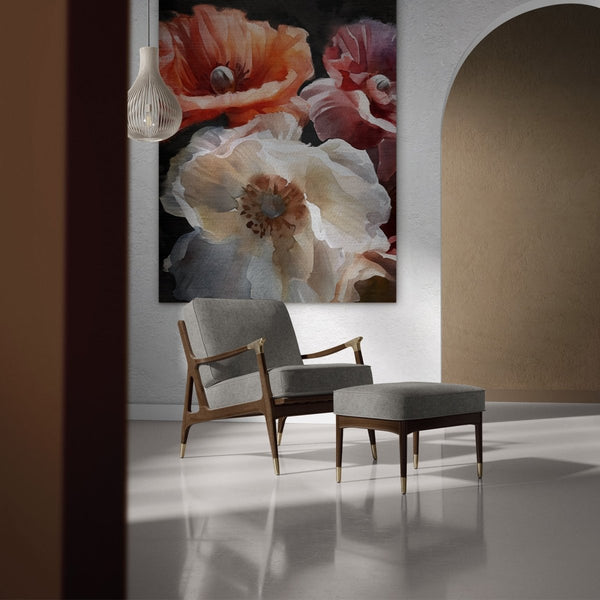 Klaprozen schilderij, klaprozen onder het maanlicht van Kontoer design wanddecoratie op maat. De rozen zijn oranje, rood en wit tegen een zwarte achtergrond. De bloemen staan in bloei en worden verlicht door het licht van de maan. 