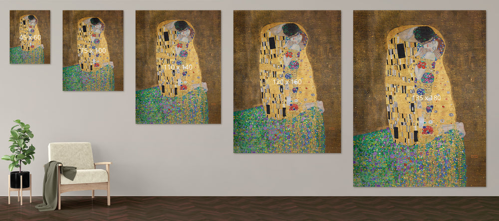 Bekijk hier het formaat van het Kus schilderij van Gustav Klimt in perspectief. We hebben het werk naast een stoel geplaatst zodat je kunt zien hoe groot het kunstwerk is.