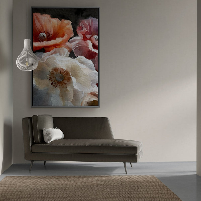Modern kunstwerk op canvas met lijst – warme klaprozen badend in zilverkleurig maanlicht