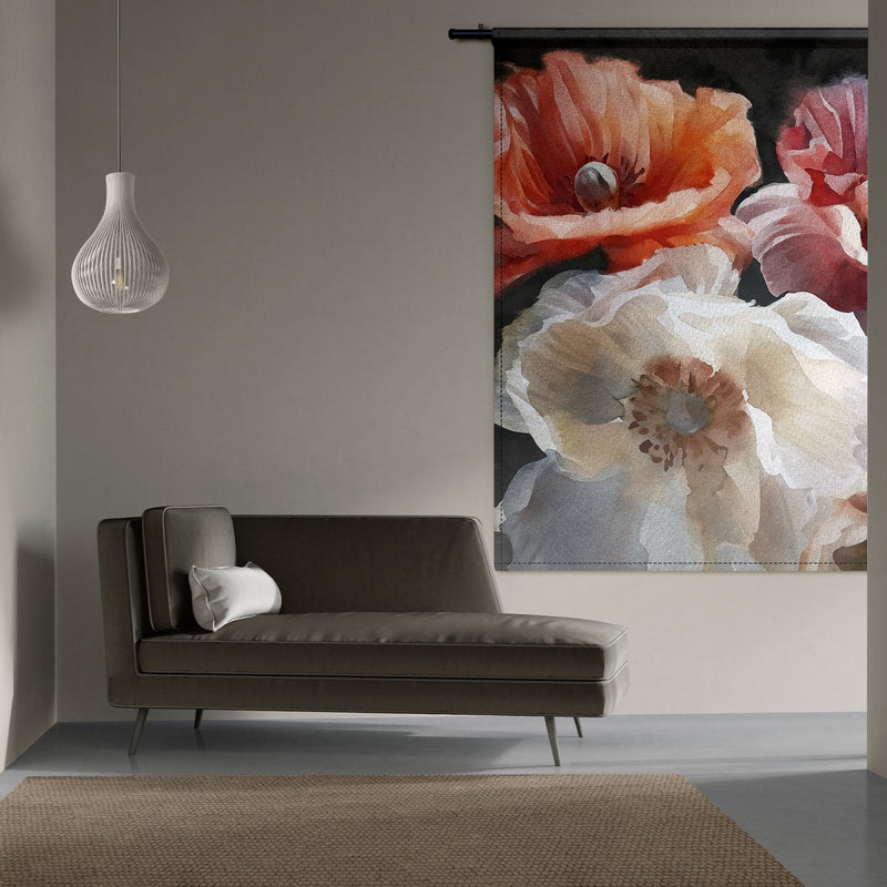 Isolerende, stoffen wanddecoratie – klaprozen onder het maanlicht op een hoogwaardig wandkleed voor een knusse sfeer 