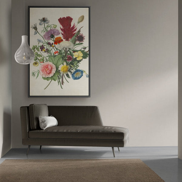 Het bloemen schilderij hangt hier boven de bank in de woonkamer. Het werk is hier gemaakt van canvas met lijst. 