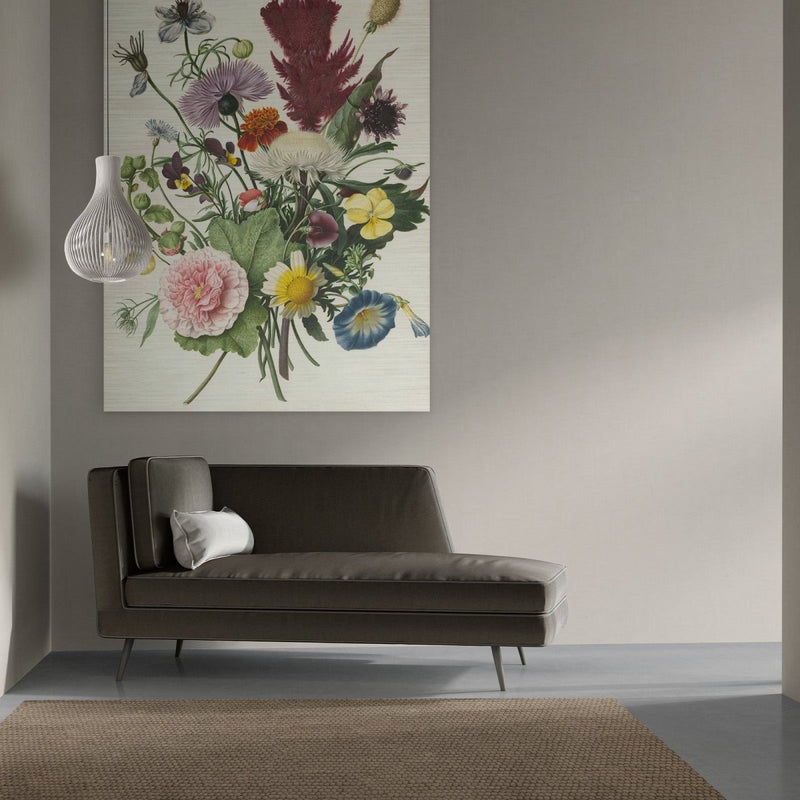 Aluminium schilderij met bloemen in groot formaat, dat zie je hier boven de bank hangen. 