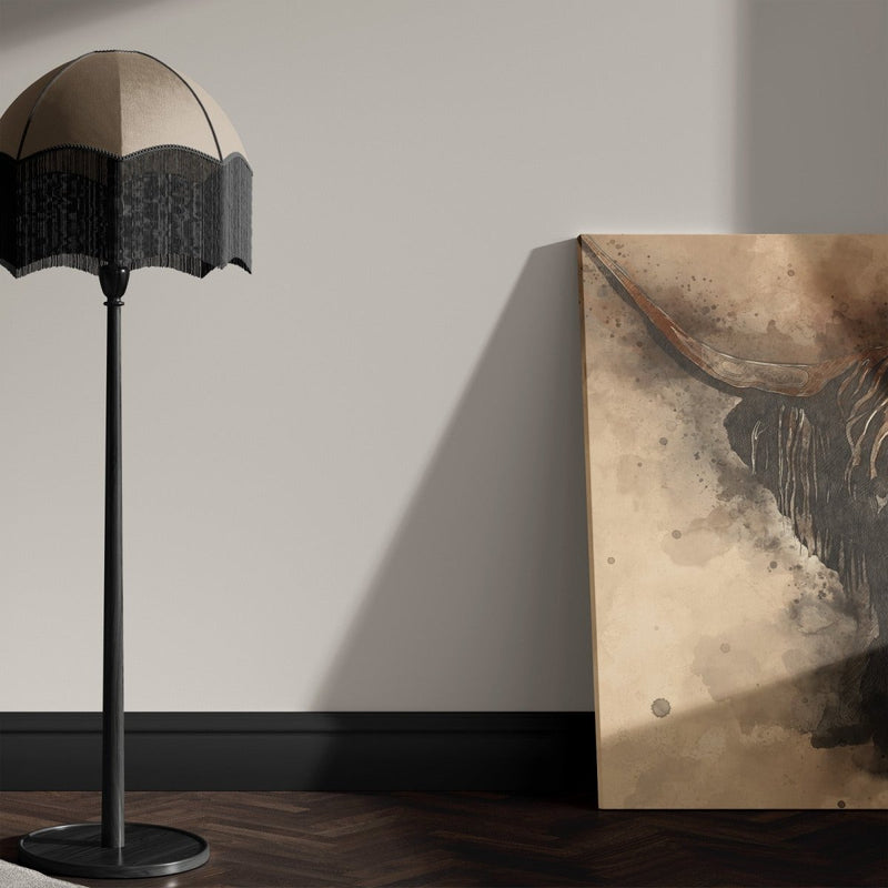 Dit werk aan de muur is van canvas gemaakt en toont een werk van een Schotse hooglander van waterverf. 