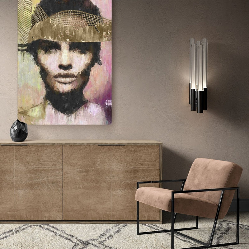 Confidence unveiled is een kleurrijk schilderij op canvas. De kleuren lopen over van paars naar groen en goud. 