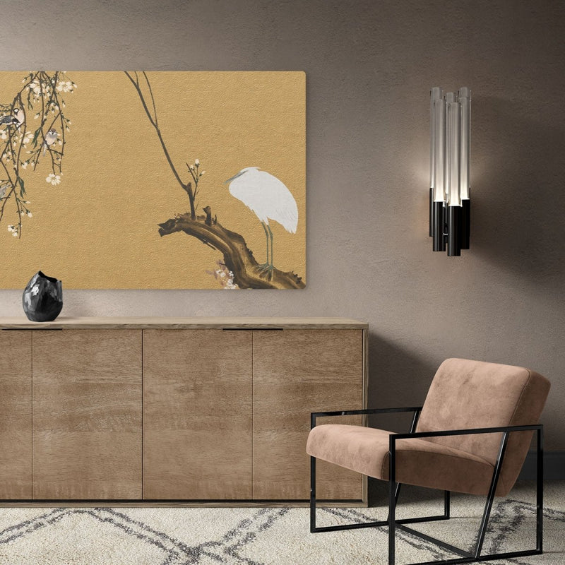 Het schilderij goud van dazzling golden hour op canvas hangt hier boven het dressoir