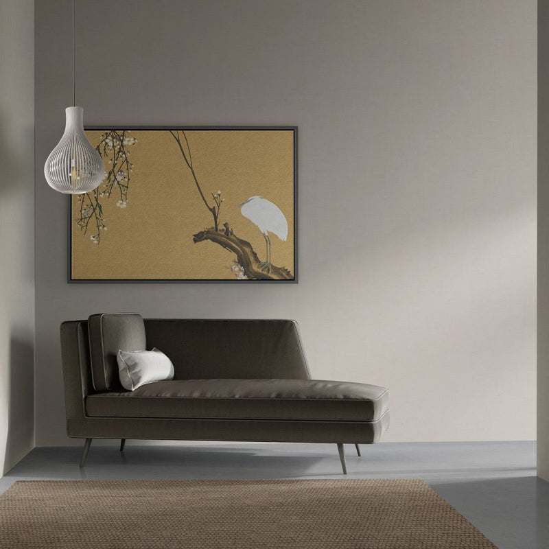 Goud is de leidende kleur in dit kunstwerk. Daarom heet het werk aan de muur ook dazzling golden hour, naar de kleuren in het ontwerp. Hier is het gouden schilderij afgebeeld in een Japandi woonstijl op canvas met lijst.