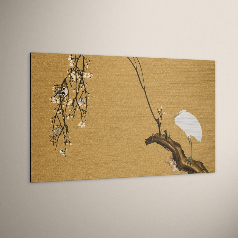 Wellicht het mooiste aluminium schilderij van Nederland. Het Japanse wanddecoratie stuk is hier afgebeeld op geborsteld aluminium paneel met bladgoud. Er is veel goud in dit kunstwerk verwerkt, zo zie je het terug in de details, maar ook in de achtergrond, de vogels en de bloemen. 
