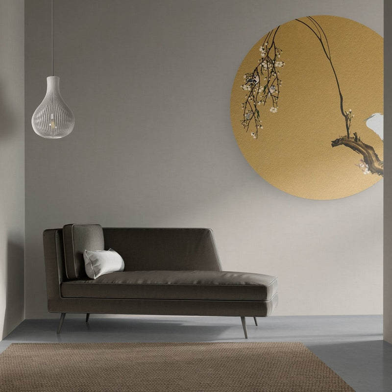 Rond schilderij met goud, veel goud met witte details en een reiger.
