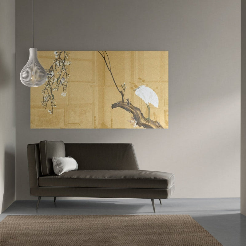 Het plexiglas schilderij kent bijzonder veel goud in het ontwerp. De basis bestaat uit bladgoud en de rest bestaat uit prachtige details zoals zingende en spelende vogels en een sombere witte reiger. 