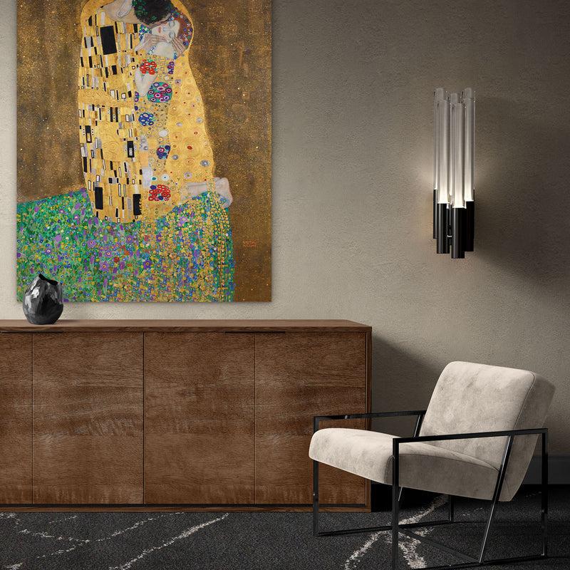 De Kus van de Oostenrijkse grootmeester Gustav Klimt op aluminium dibond in groot formaat met bladgoud en olieverf. 