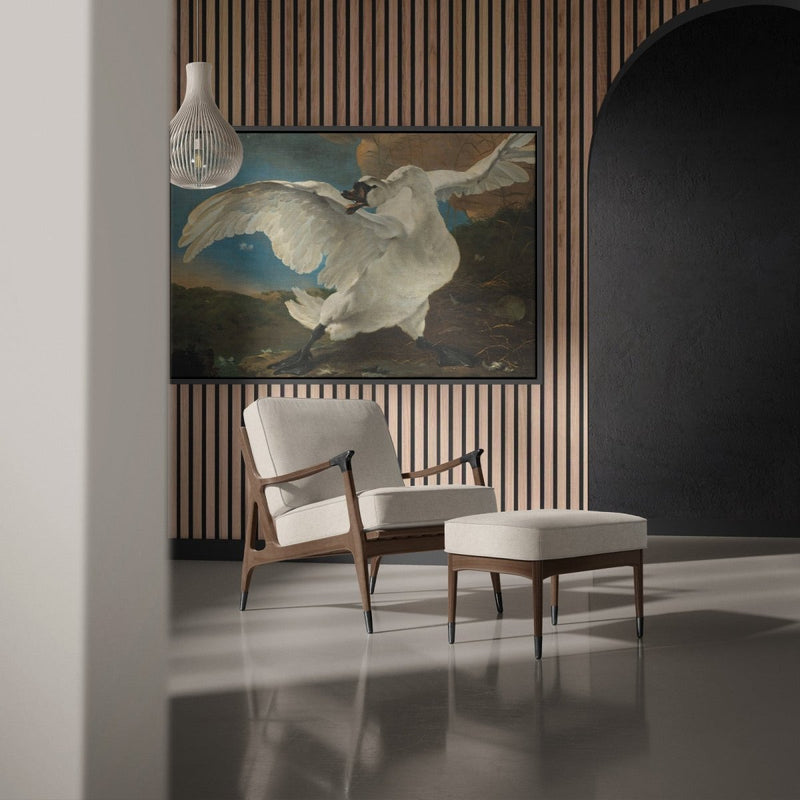 Bekijk de Bedreigde zwaan op canvas met lijst in een chic interieur. De lijst zorgt voor een hoor afwerkingsniveau. Deze combinatie komt het dichtst in de buurt van het originele zwaan schilderij van Jan Asselijn. 