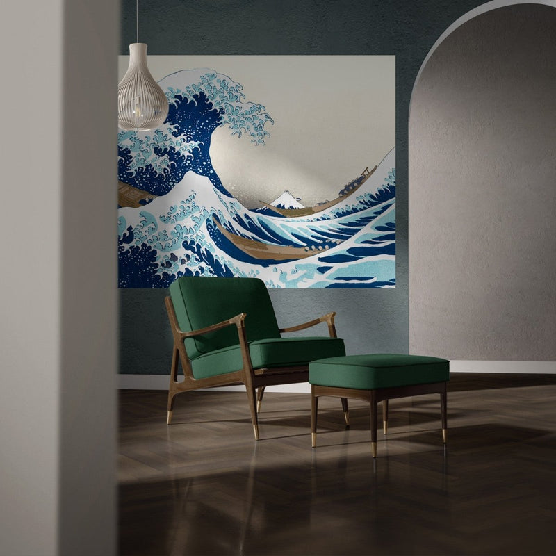 Hier zie je De grote golf van kanagawa als kunst aan de muur hangen van dibond schilderij, de woonstijl is japandi en het golf schilderij is gemaakt van dibond