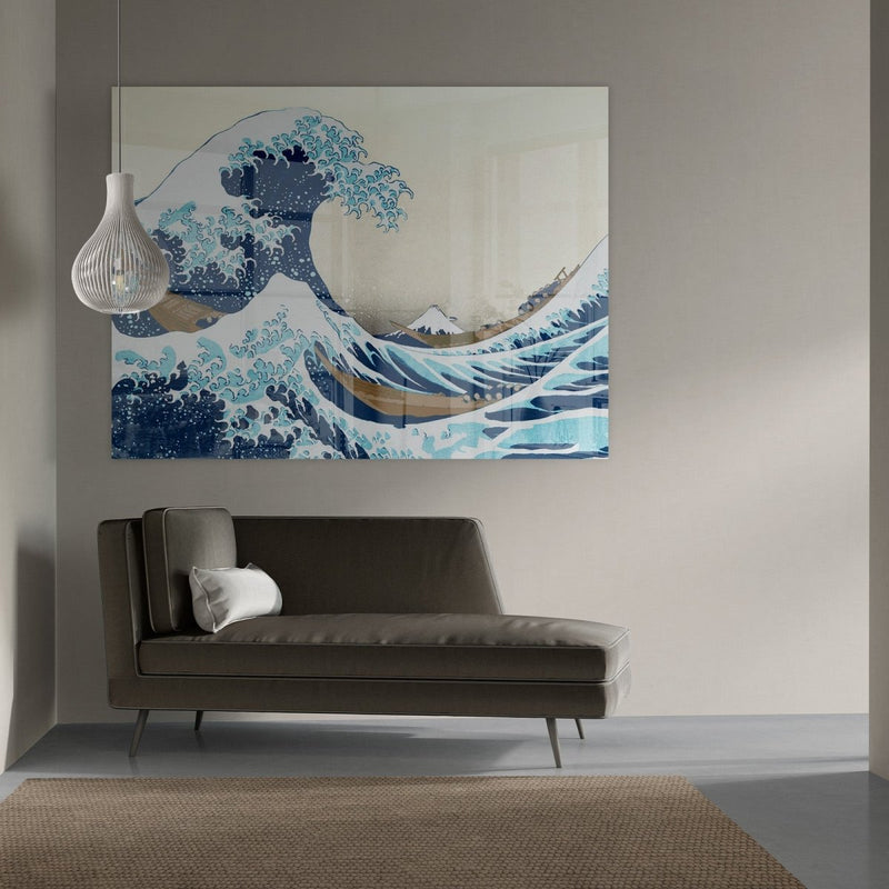 Exclusieve schilderijen zoals deze Grote golf, maar dan uniek ingekleurd. Deze Japanse reproductie hangt hier in een japandi interieur boven een bank.