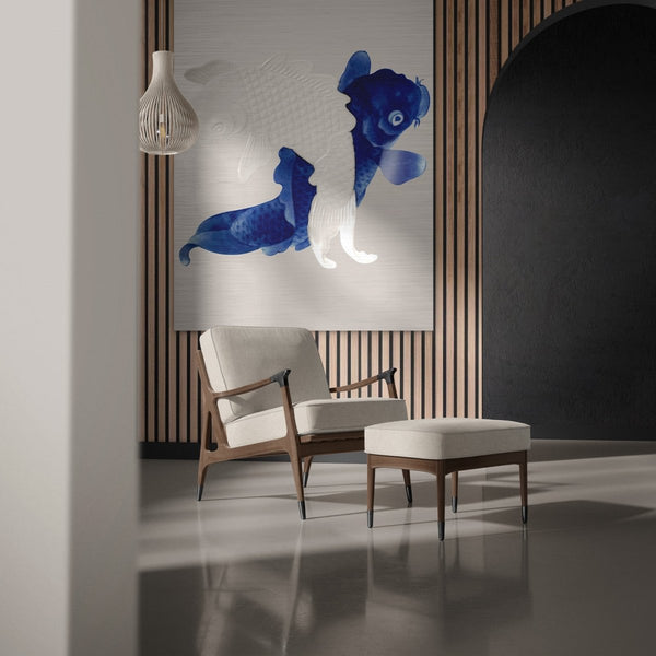 Het grootste xxl schilderij van de metaal soort geborsteld aluminium met daarop twee grote karper vissen in delfts blauw en wit. Het metaalmotief schittert vooral in de witte delen van dit kunstwerk. 