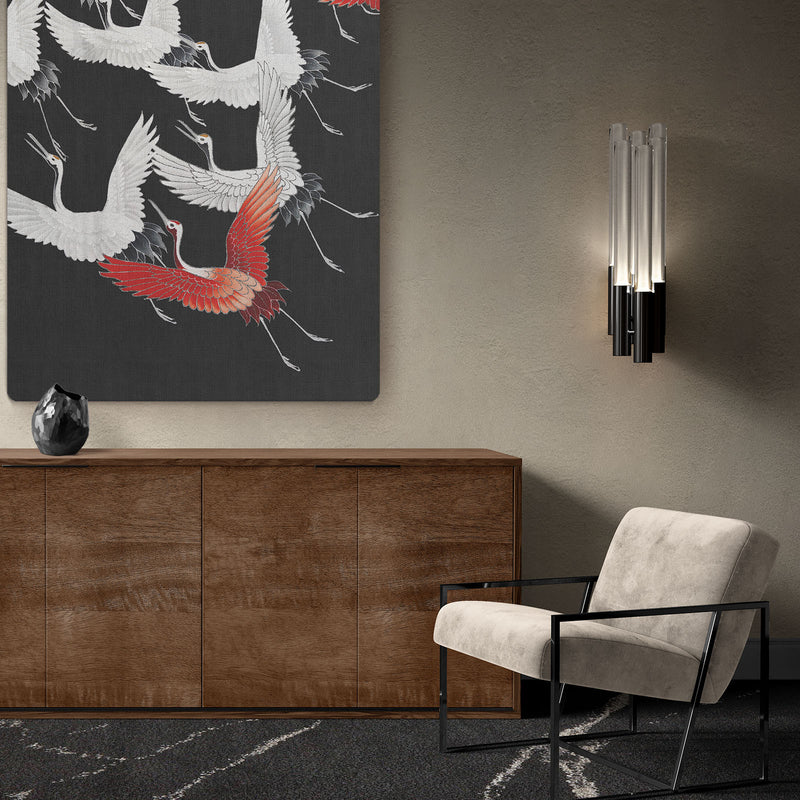 Kimono with cranes rood zwart japandi schilderij boven een dressoir