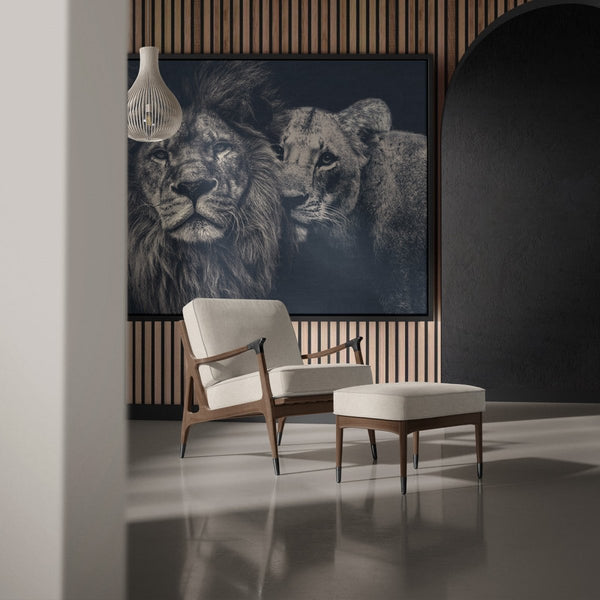 Lion couple op canvas met een lijst leeuwen schilderij in een japandi interieur