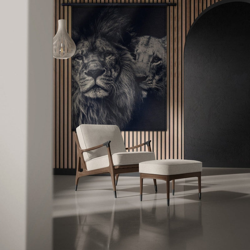 Lion couple op een wandkleed leeuwen schilderij in een japandi interieur