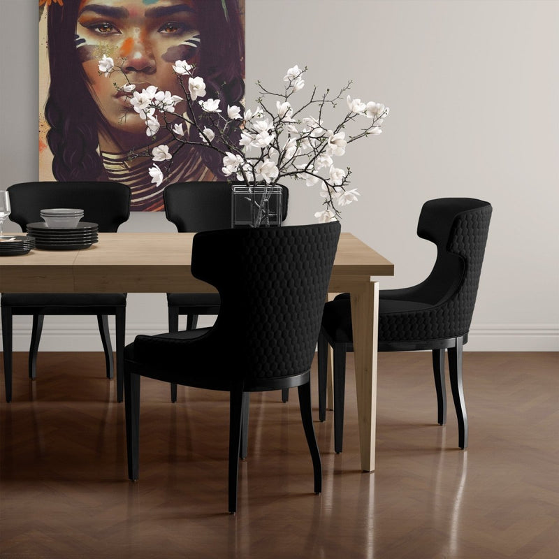 Hier hangt het indianen portret in de woonkamer op canvas. Het werk blend erg mooi met de rest van het interieur. 