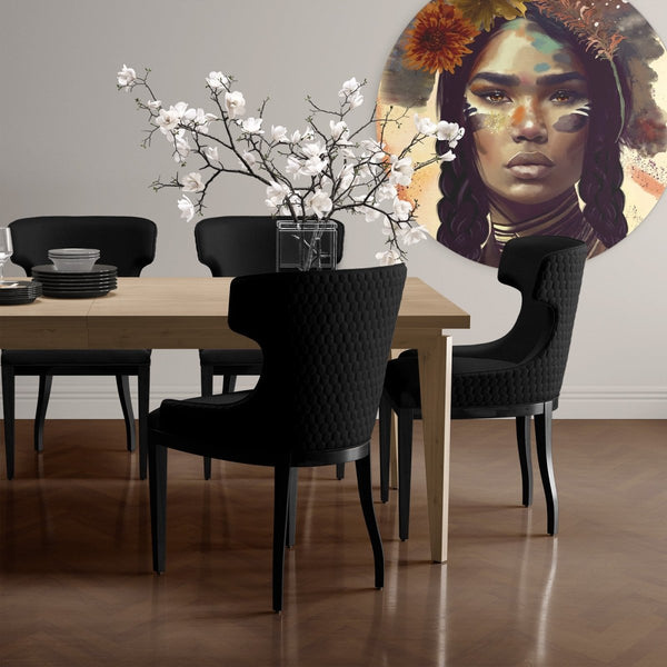 De muurcirkel hangt hier in de woonkamer bij de eettafel. 