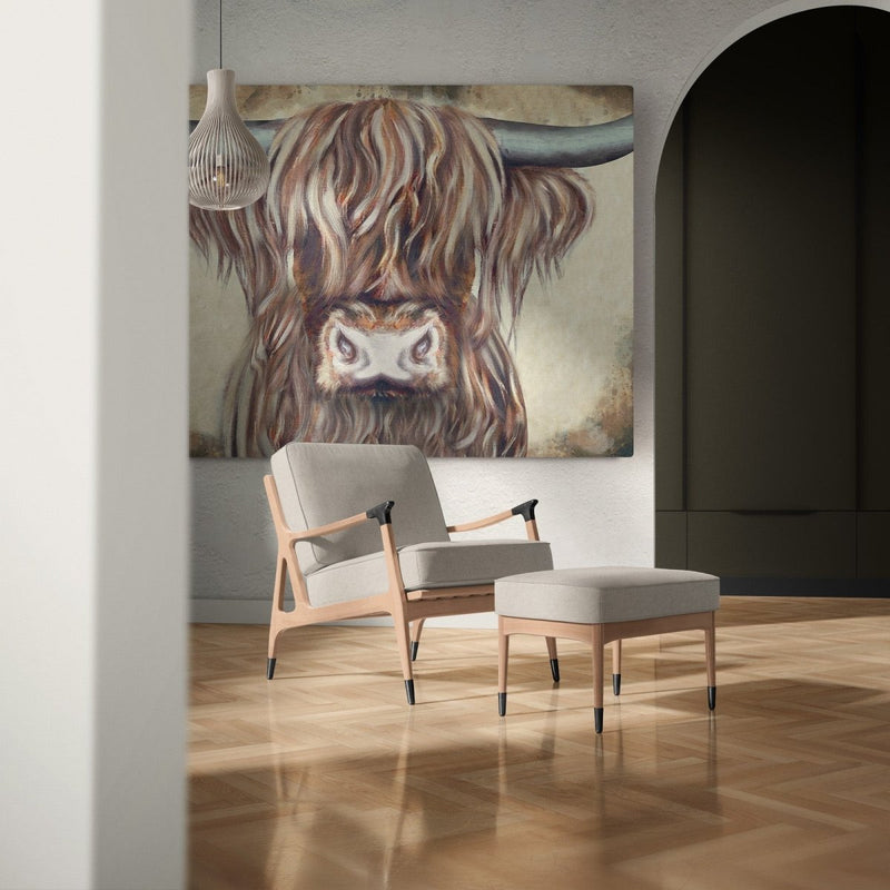 Hier hangt het canvas werk aan de muur van een Schotse hooglander