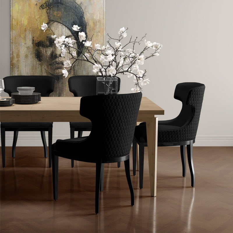 De grote wandkleden zijn een grootse aanvulling voor je woonkamer. Naast de akoestische eigenschappen zijn het natuurlijk ook visuele weldoeners. 